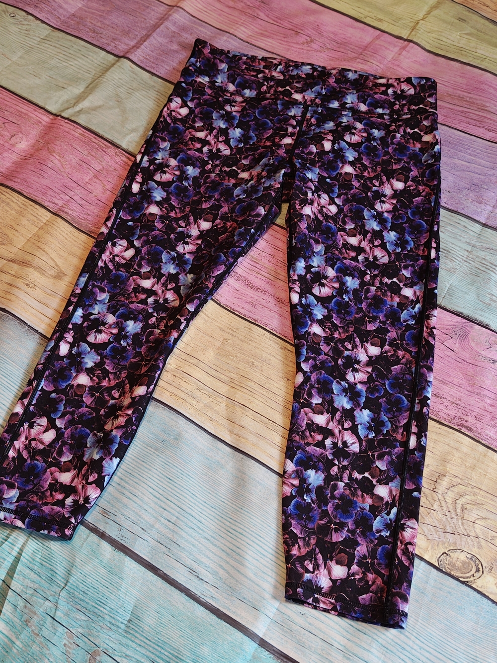 XL Fabletics Floral Active Capri Leggings #KJ50